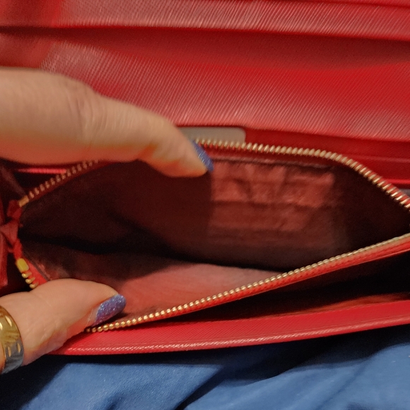 PRADA EUC SAFFIANO LEATHER TRIFOLD WALLET includes Authentication card - Picture 9 of 10